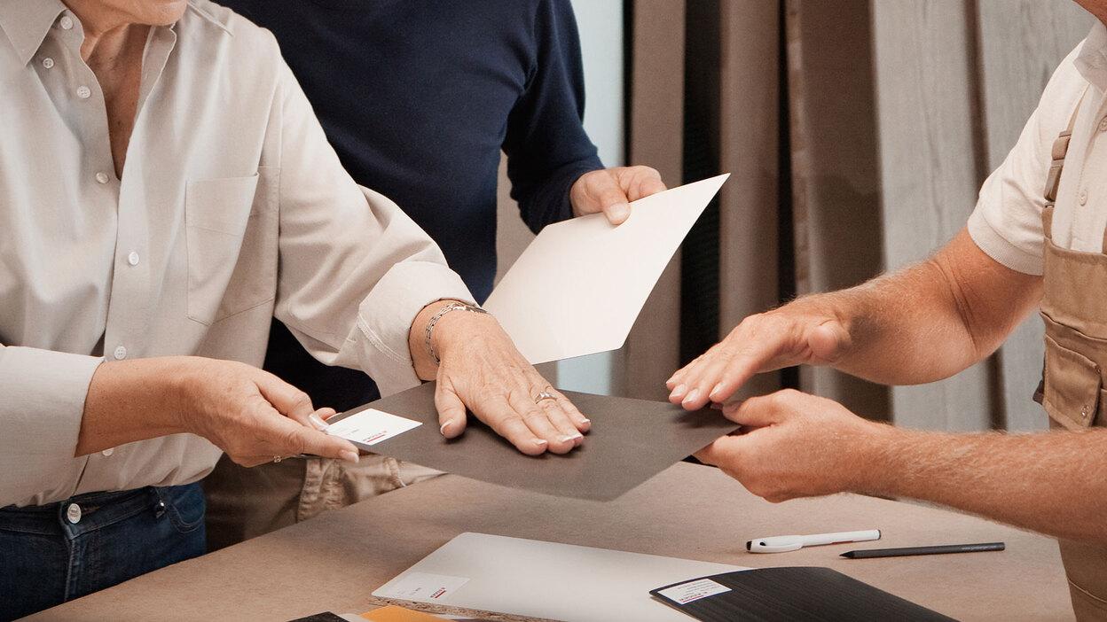 Oberflächenberatung mit fühlbarer Oberflächenstruktur durch #Branche1# für Eheleute